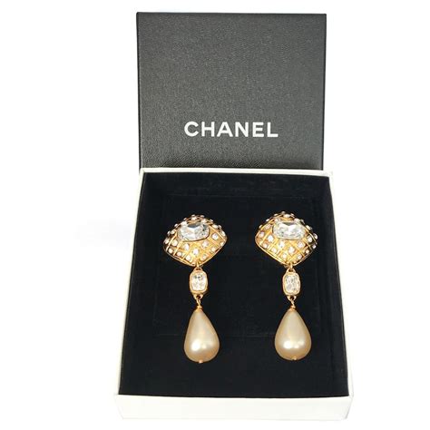 boucles d'oreilles pendantes chanel